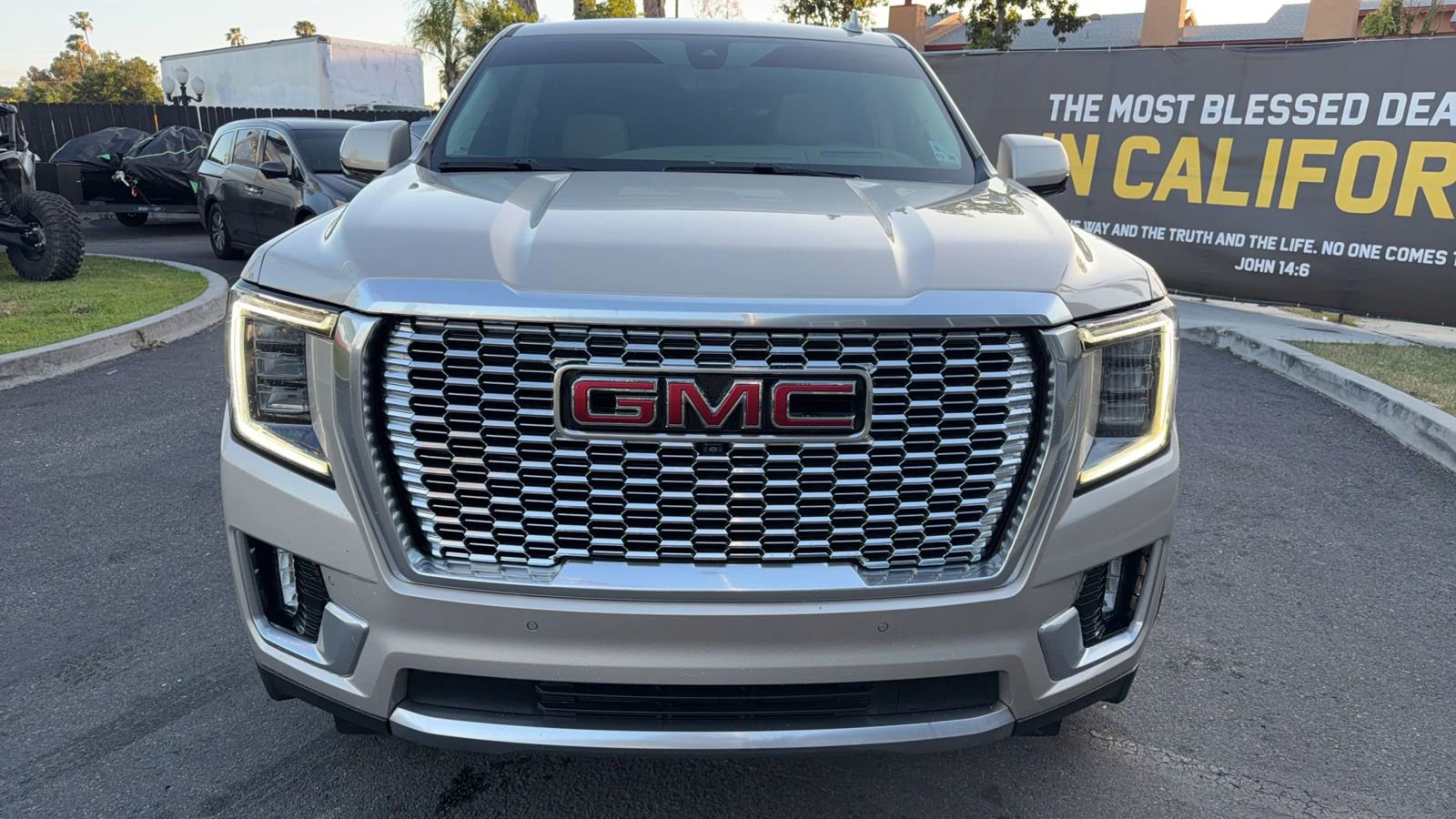 Used 2021 GMC Yukon XL Denali w/ Denali Ultimate Package image 3