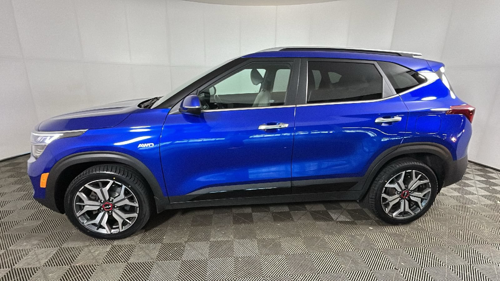 Used 2022 Kia Seltos SX w/ Sunroof Package AWD/4WD image 8