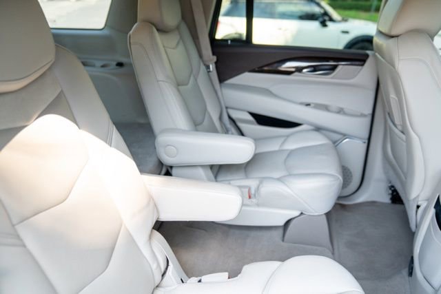 Used 2016 Cadillac Escalade Luxury image 48
