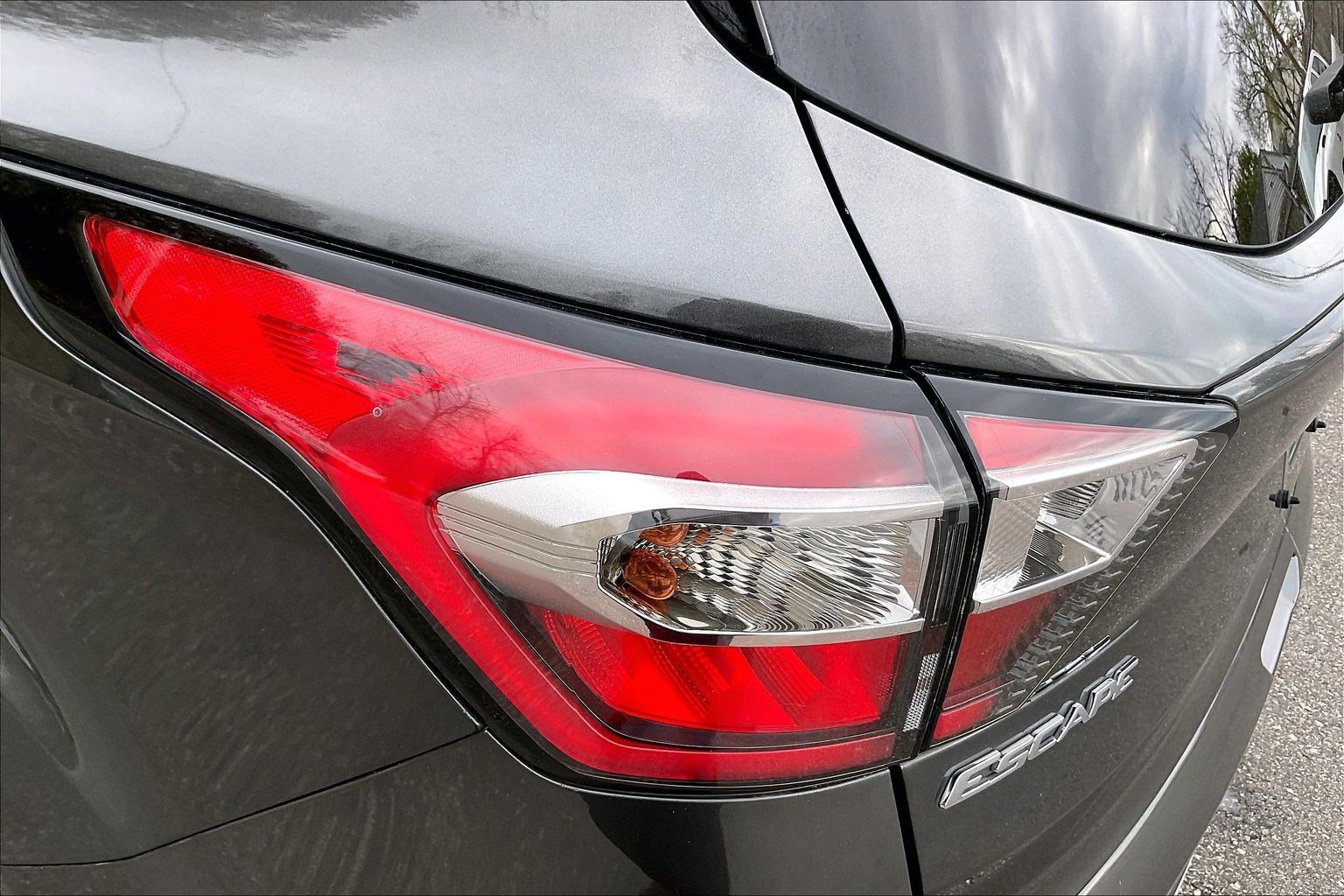 Used 2017 Ford Escape SE w/ Equipment Group 201A AWD/4WD image 27