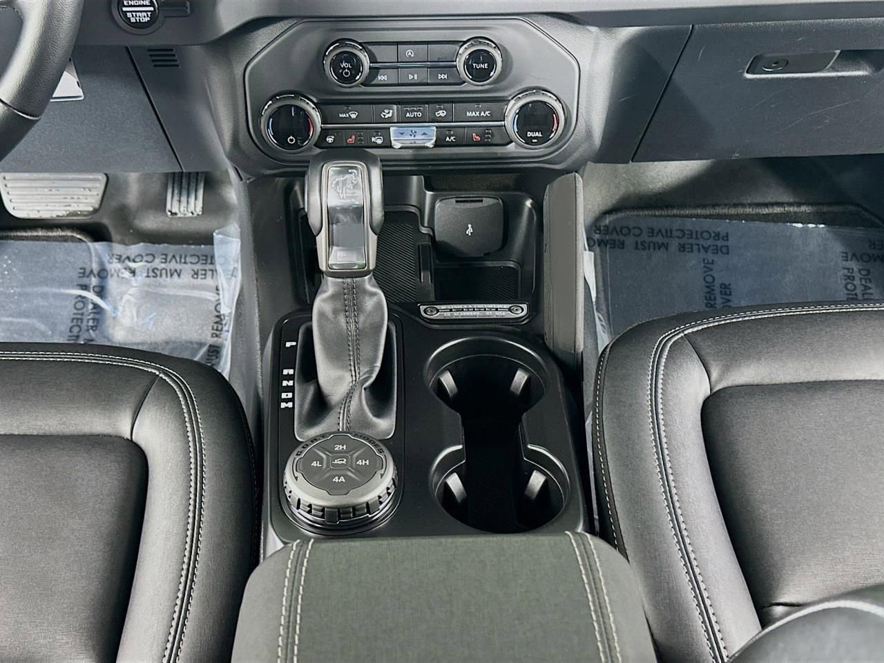 Used 2025 Ford Bronco Badlands image 15