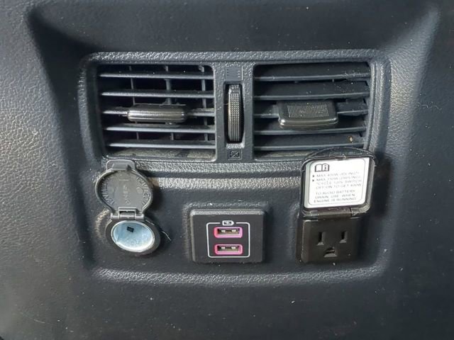 Used 2024 Nissan Titan SV w/ SV Convenience Package image 16