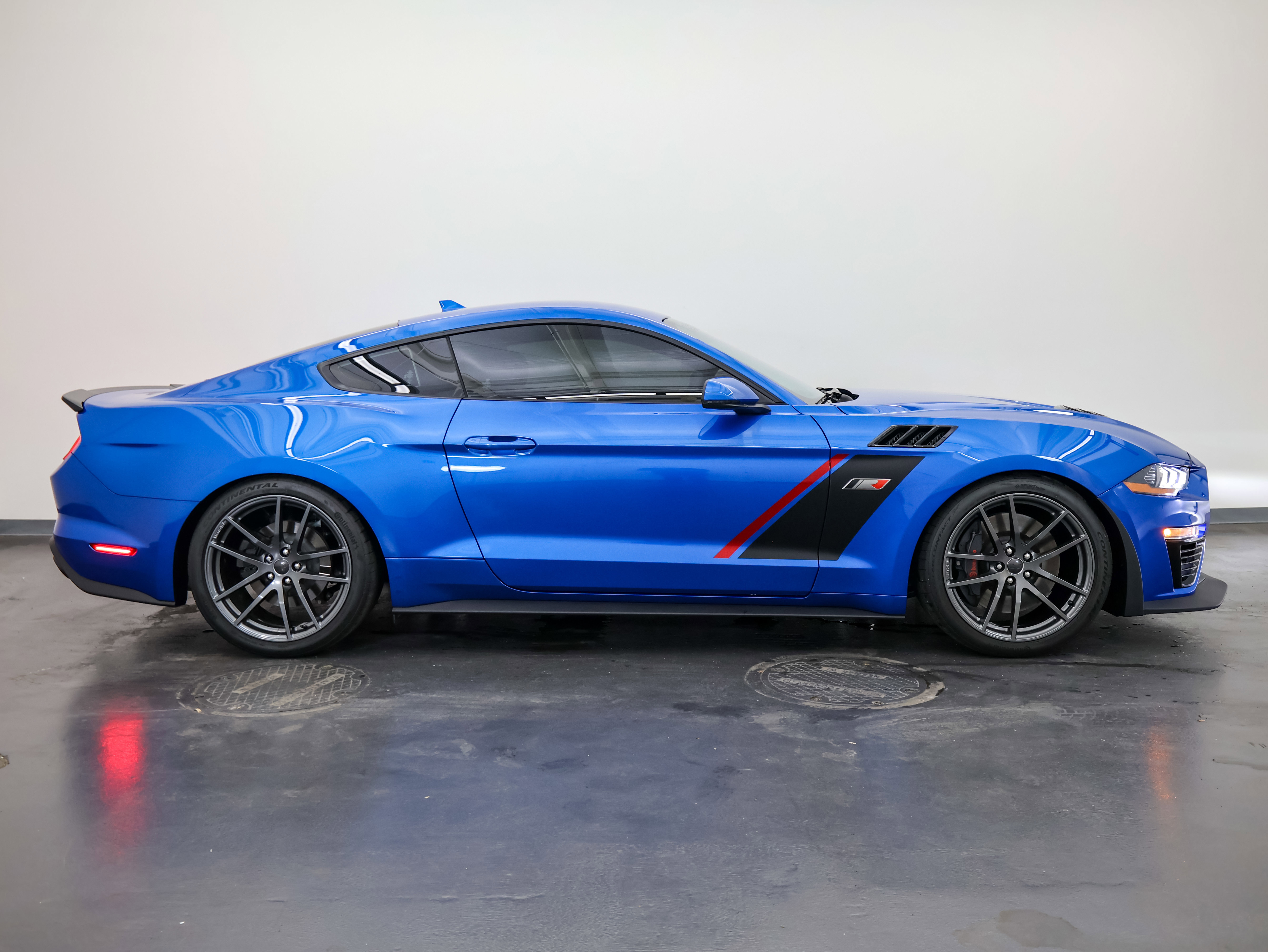 Used 2021 Ford Mustang GT Premium w/ GT Performance Package RWD image 2