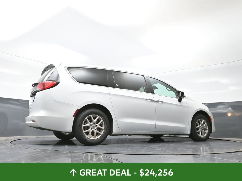 Used 2024 Chrysler Voyager LX image 24