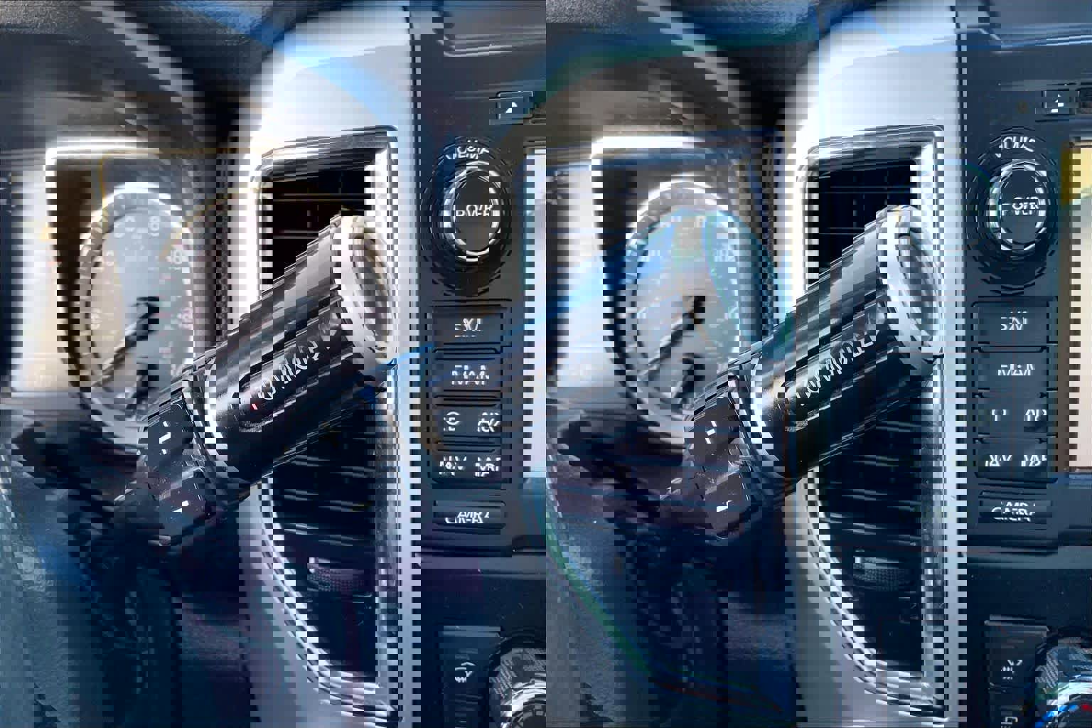 Used 2018 Nissan Titan SV w/ SV Convenience Package image 32