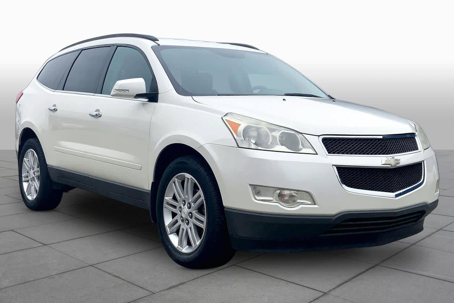 Used 2011 Chevrolet Traverse LT w/ White Premiere Package FWD image 2