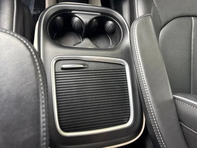 Used 2019 Chrysler Pacifica Limited FWD image 40