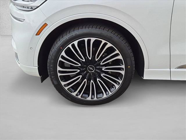 Used 2023 Lincoln Aviator Black Label w/ Dynamic Handling Package AWD/4WD image 27