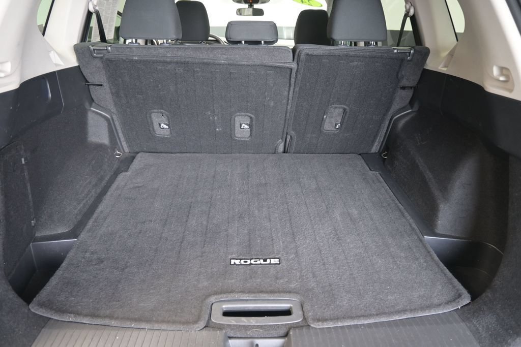 Used 2024 Nissan Rogue S FWD image 18