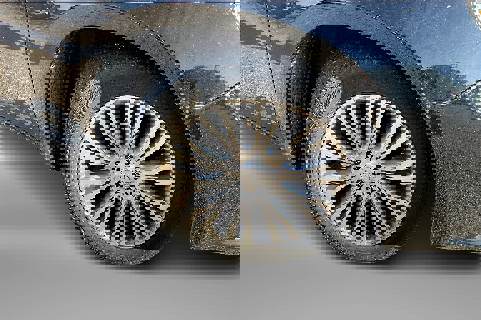 Used 2013 Chrysler 200 Limited image 2