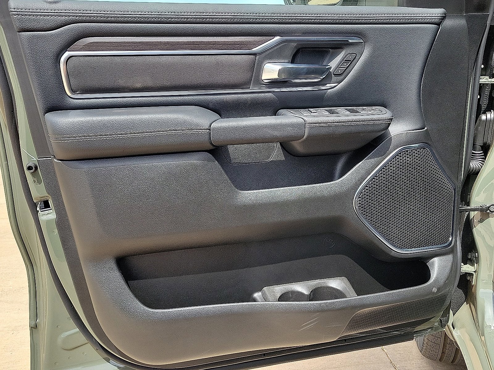 New 2026 RAM 1500 Laramie AWD/4WD image 10