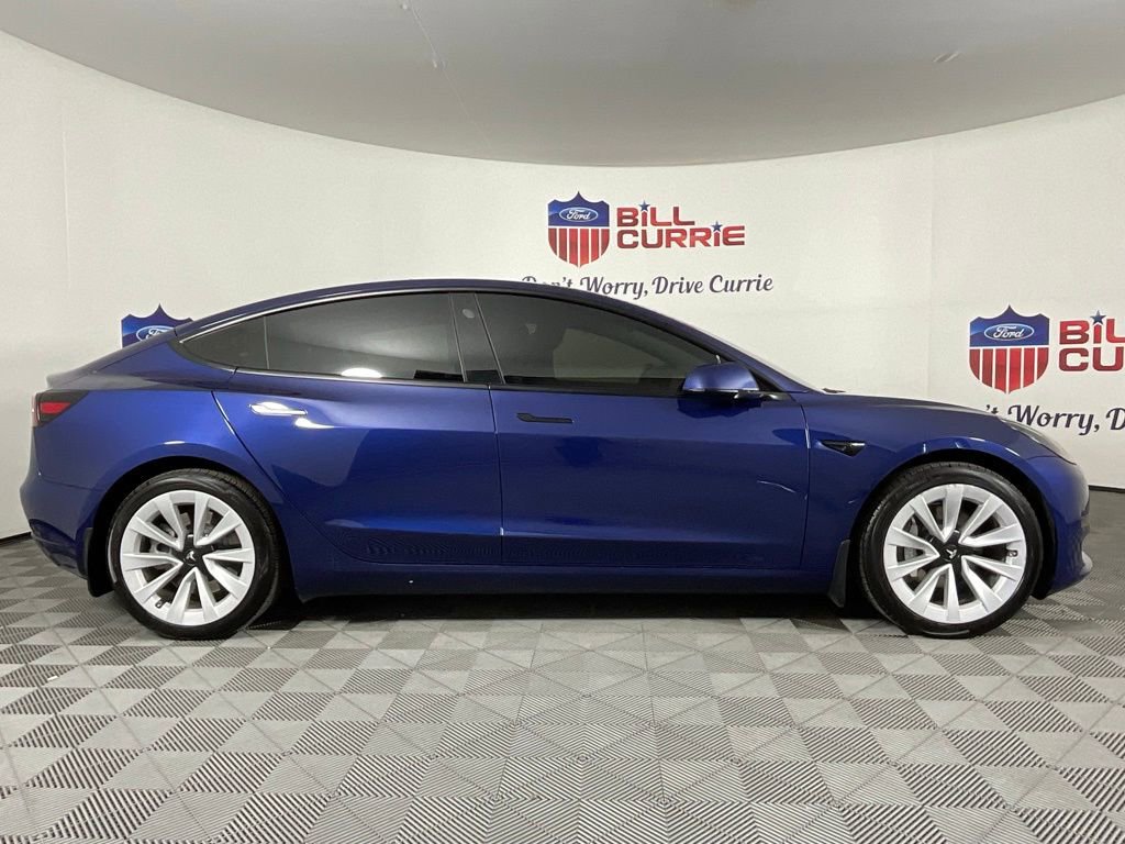 Used 2023 Tesla Model 3 Standard Range image 2