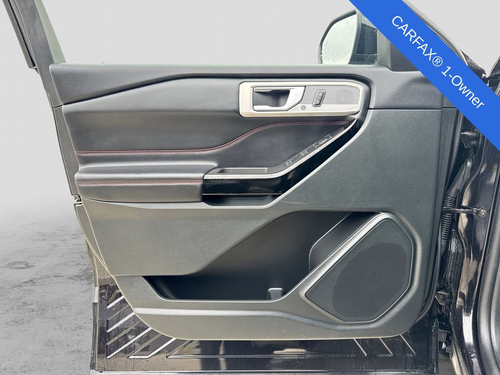 Used 2024 Ford Explorer ST-Line w/ Class IV Trailer Tow Package AWD/4WD image 36