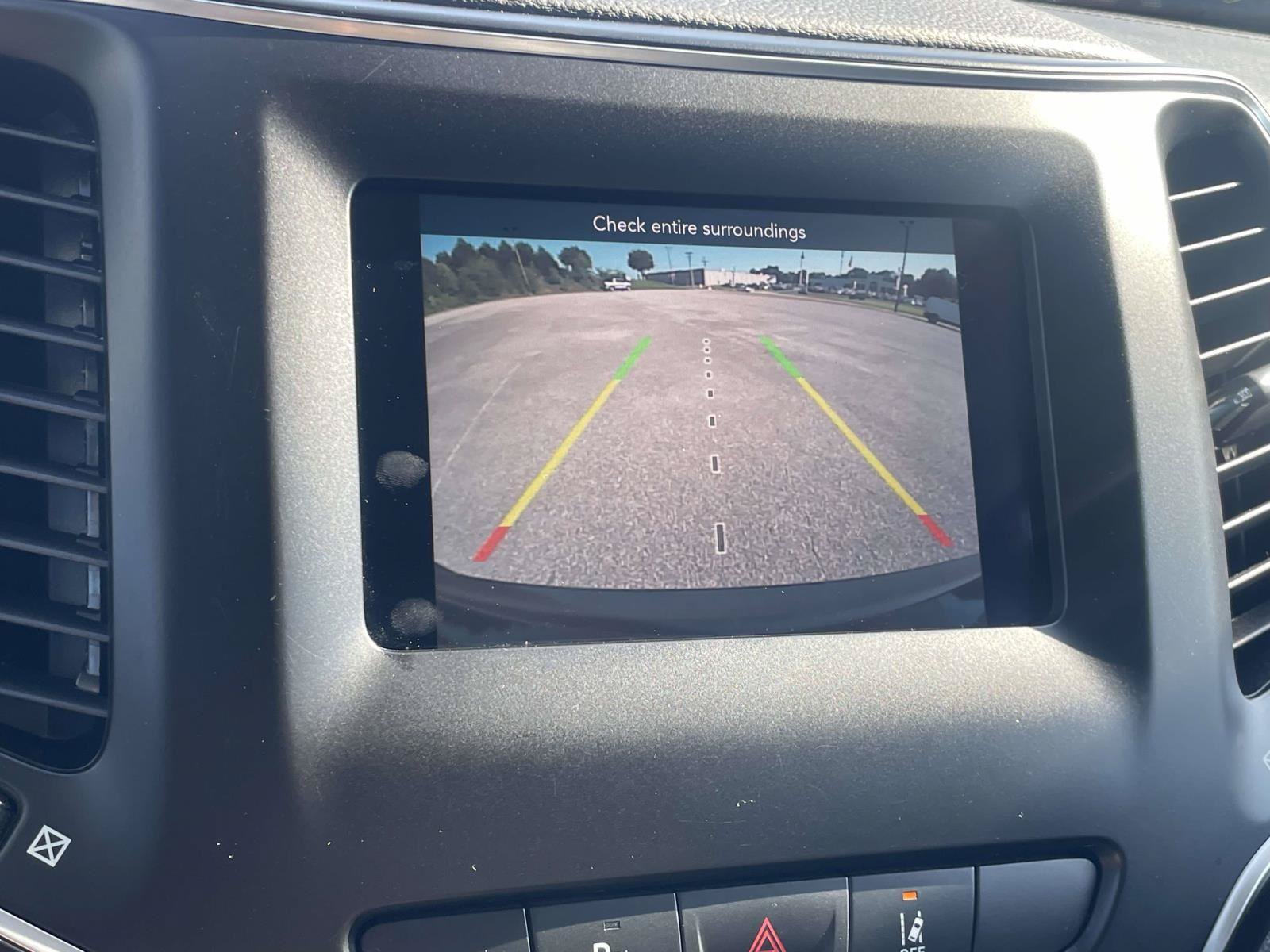 Used 2021 Jeep Cherokee Latitude Plus w/ Sun & Sound Group FWD image 17