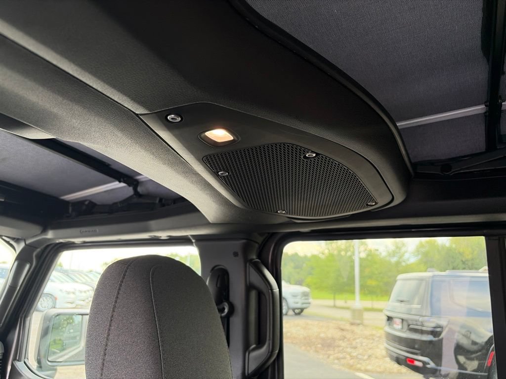 Used 2025 Jeep Wrangler Unlimited Sport AWD/4WD image 17