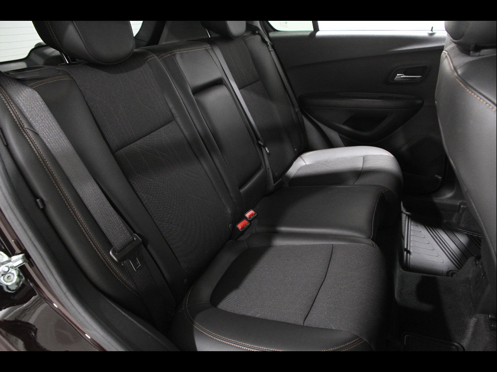 Used 2022 Chevrolet Trax LT w/ LT Convenience Package AWD/4WD image 16