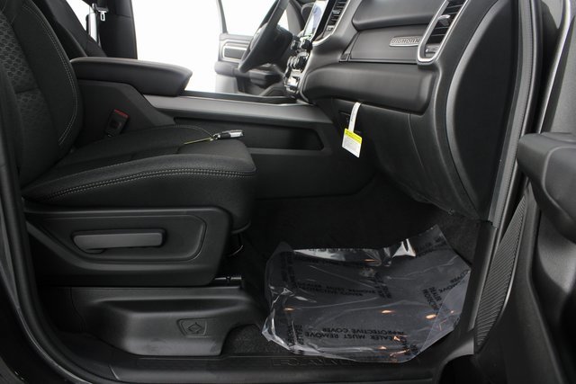 New 2025 RAM 1500 4x4 Crew Cab image 19