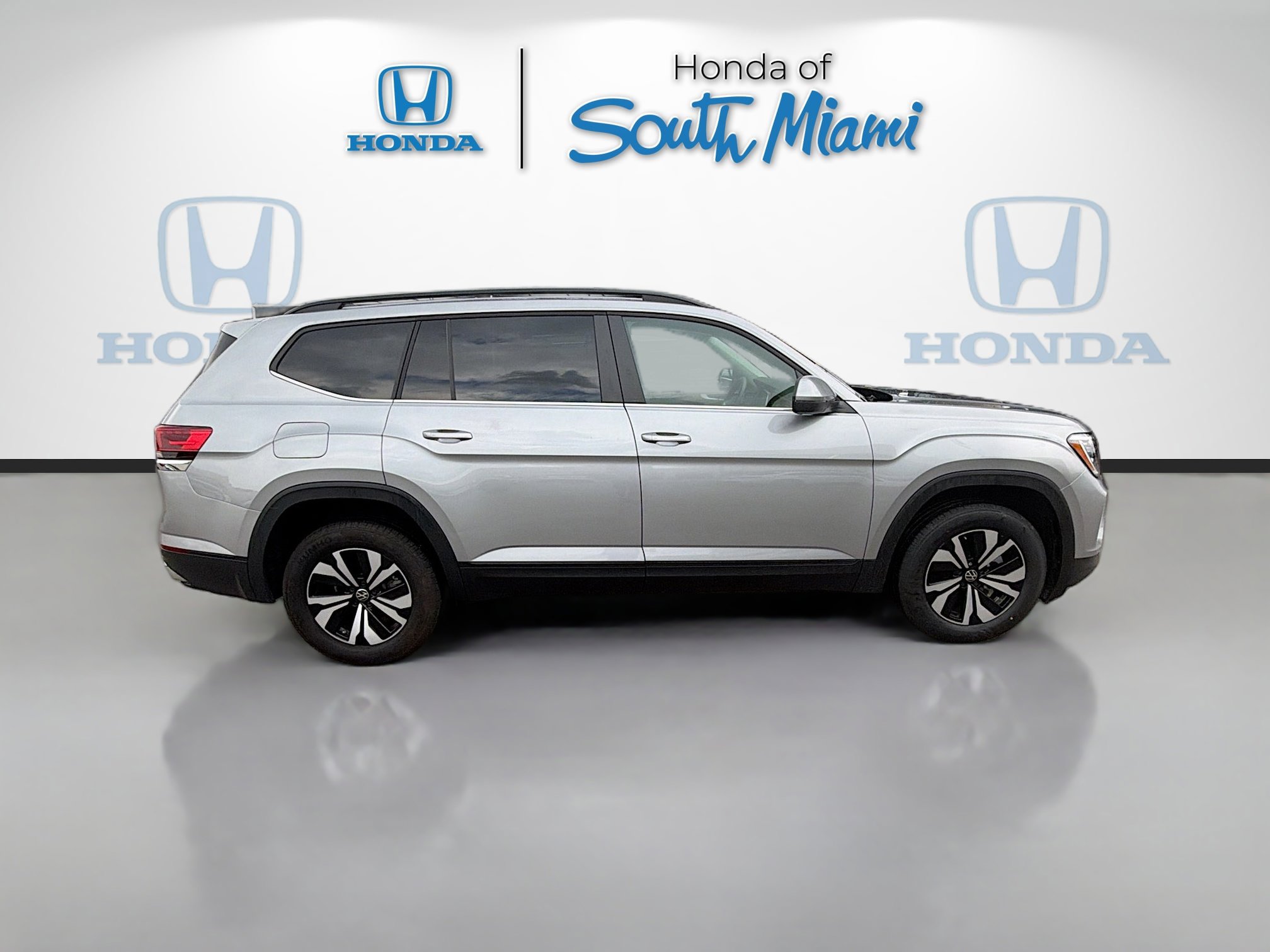 Used 2024 Volkswagen Atlas SE image 8