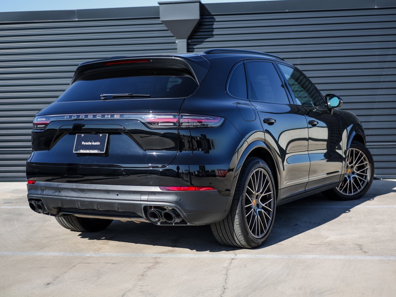 Certified 2023 Porsche Cayenne Platinum Edition image 7