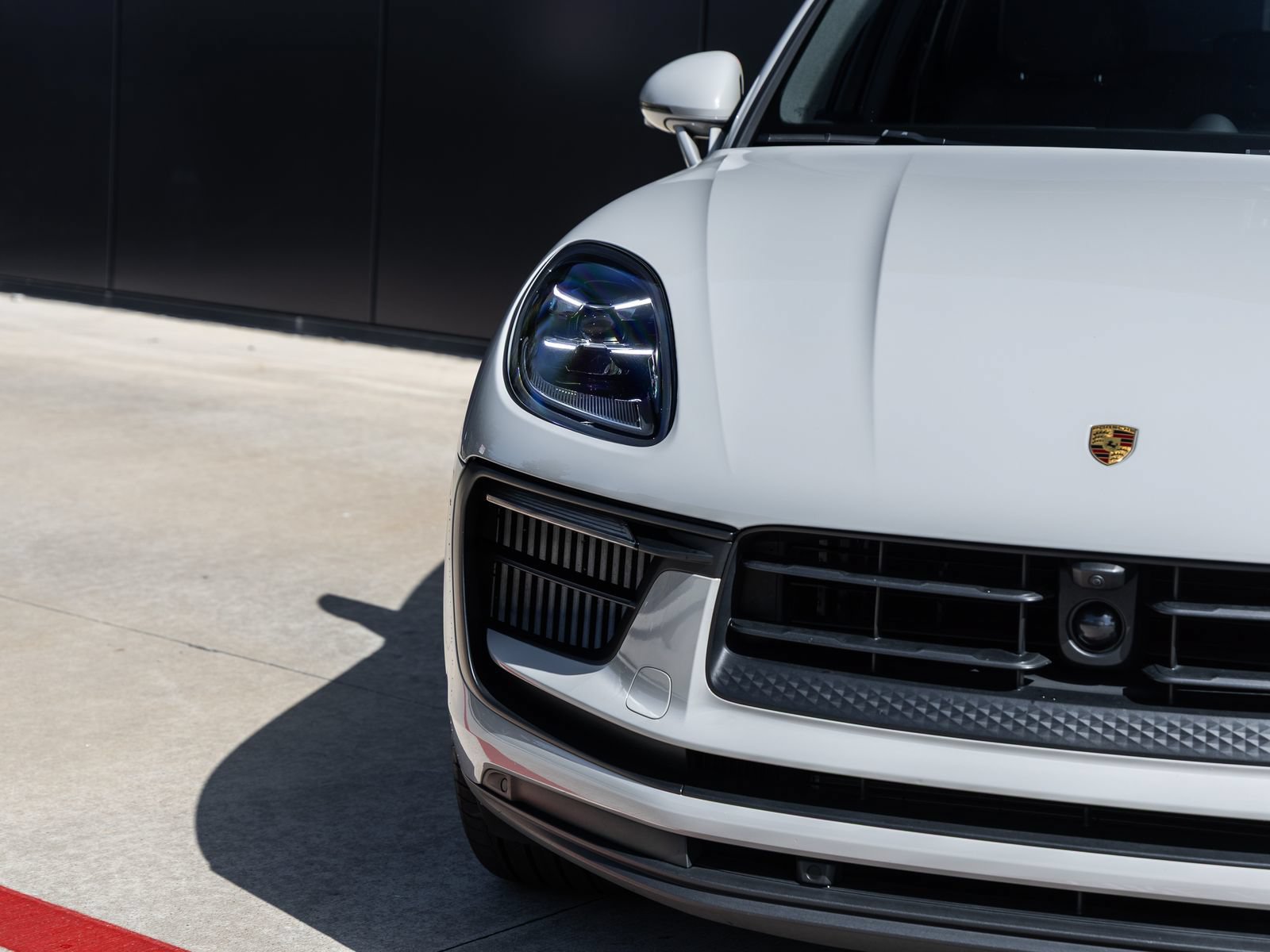 Certified 2024 Porsche Macan S AWD/4WD image 21
