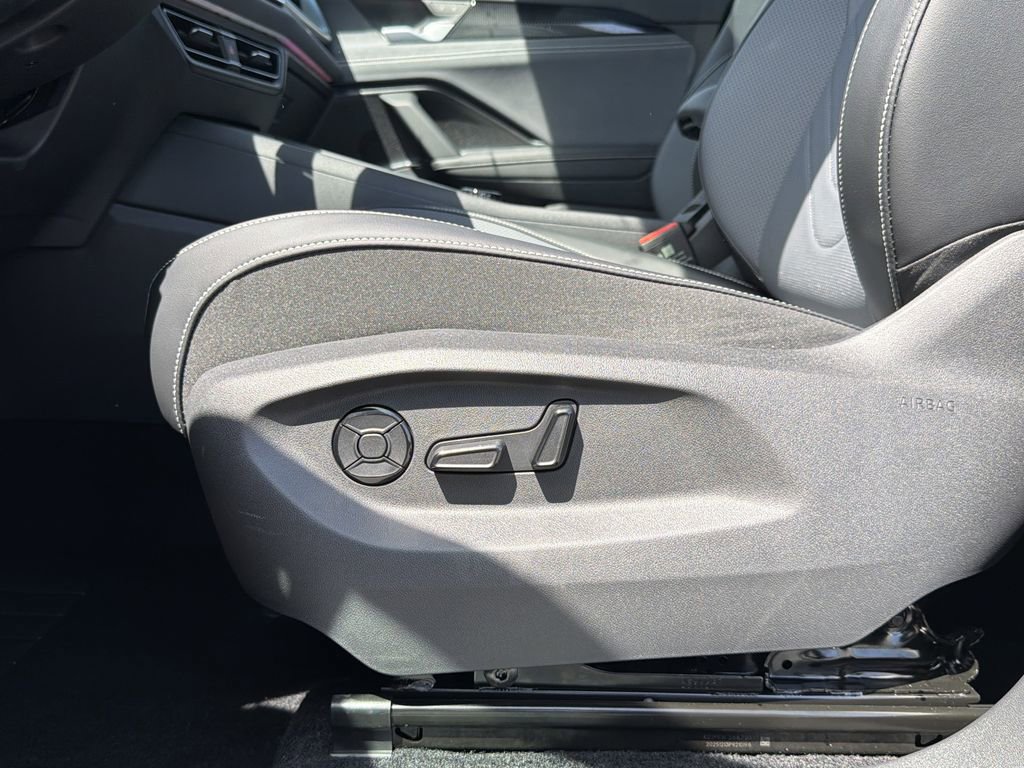 New 2026 Volkswagen Tiguan SE R-Line FWD image 22