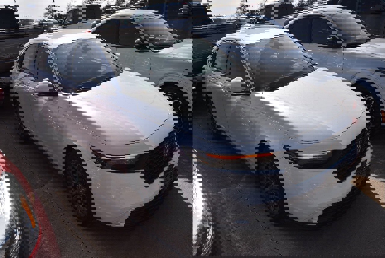 Used 2024 Honda Accord EX image 4