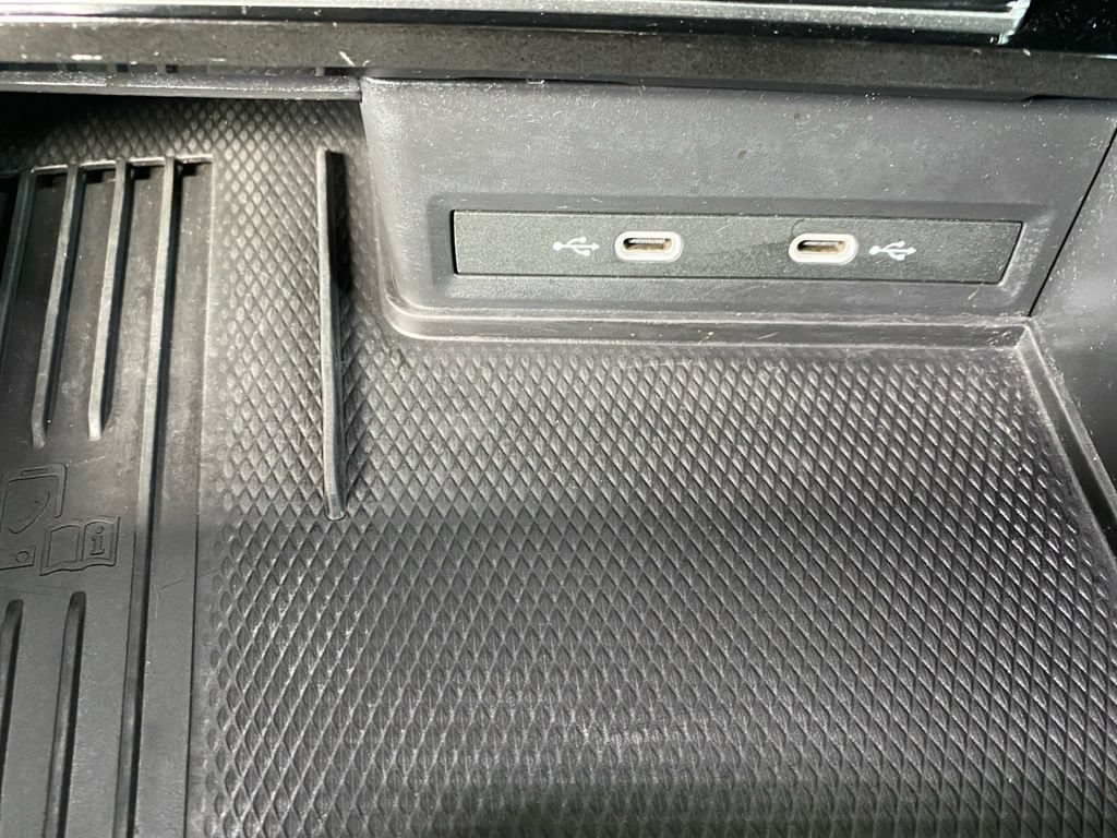 Used 2025 Volkswagen Atlas SE FWD image 19