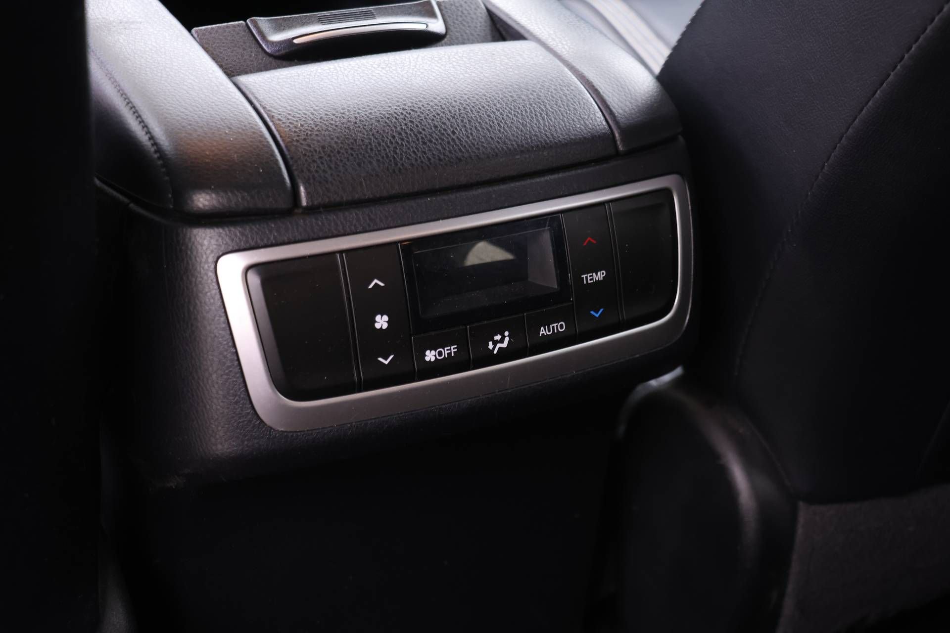 Used 2018 Toyota Highlander SE AWD/4WD image 16