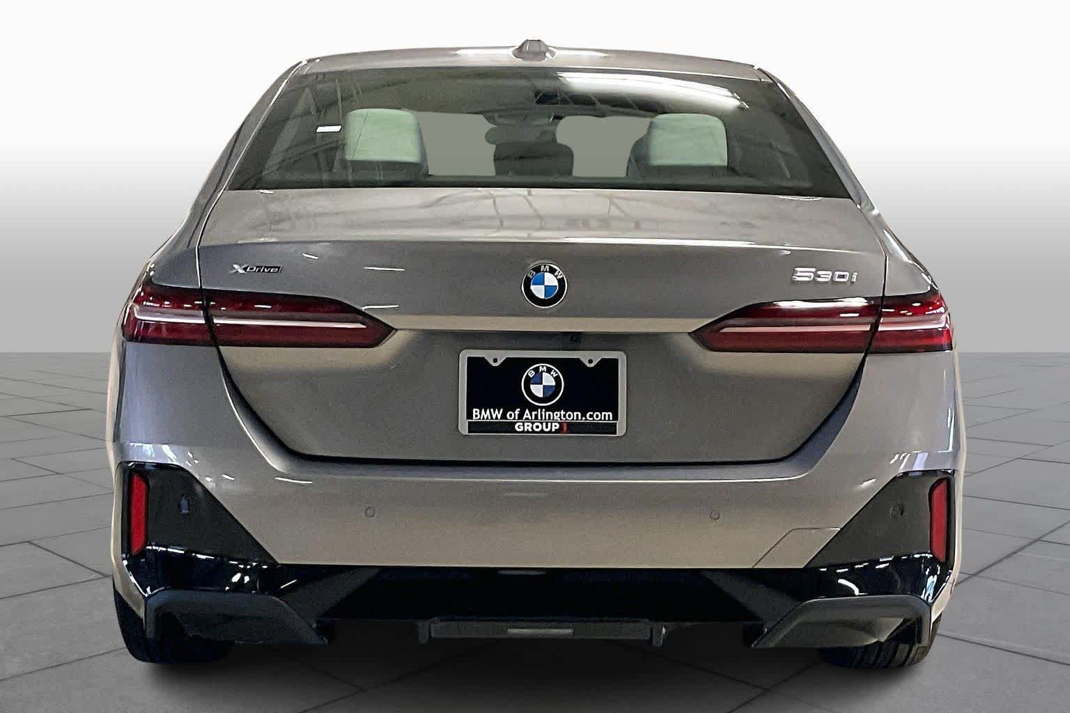 Used 2026 BMW 530i xDrive w/ M Sport Package AWD/4WD image 4