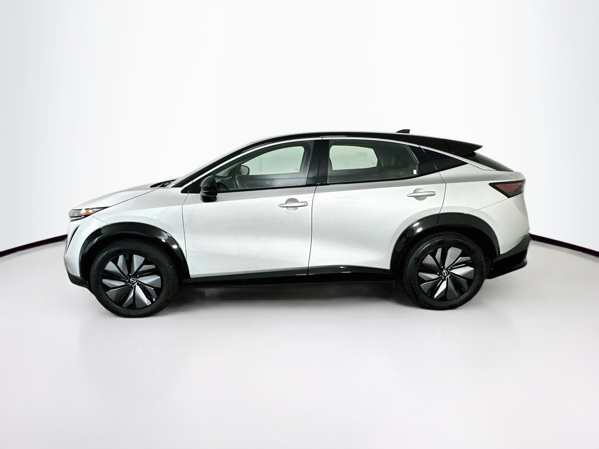 Used 2023 Nissan Ariya FWD image 4
