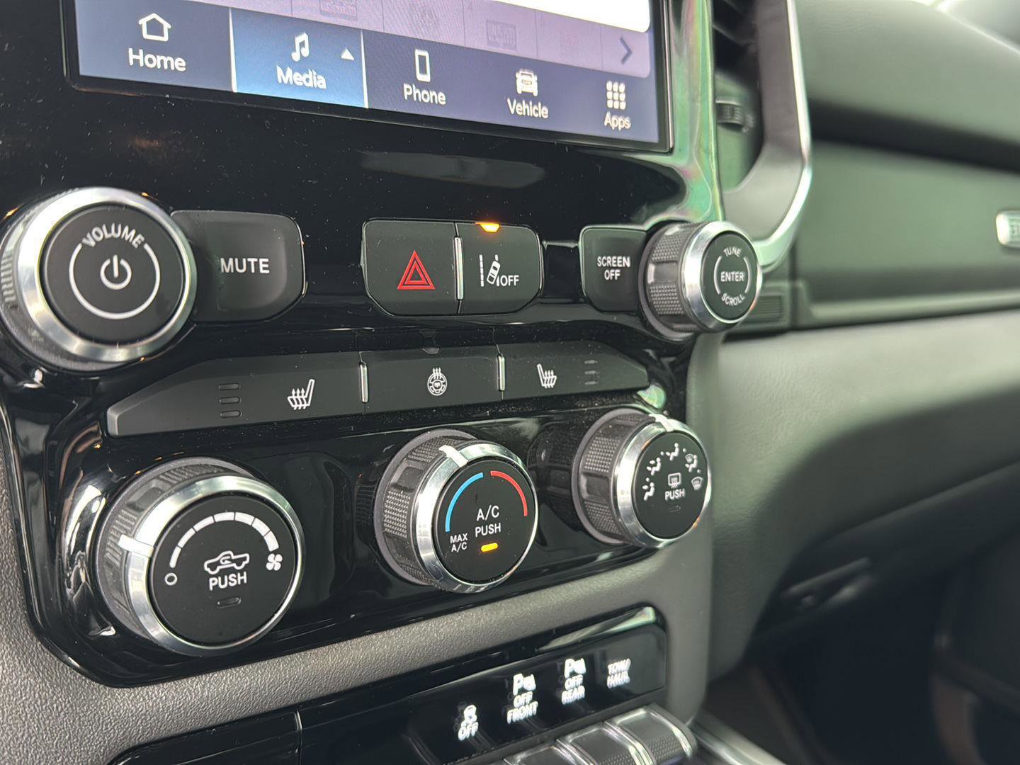 Used 2025 RAM 1500 Big Horn image 25