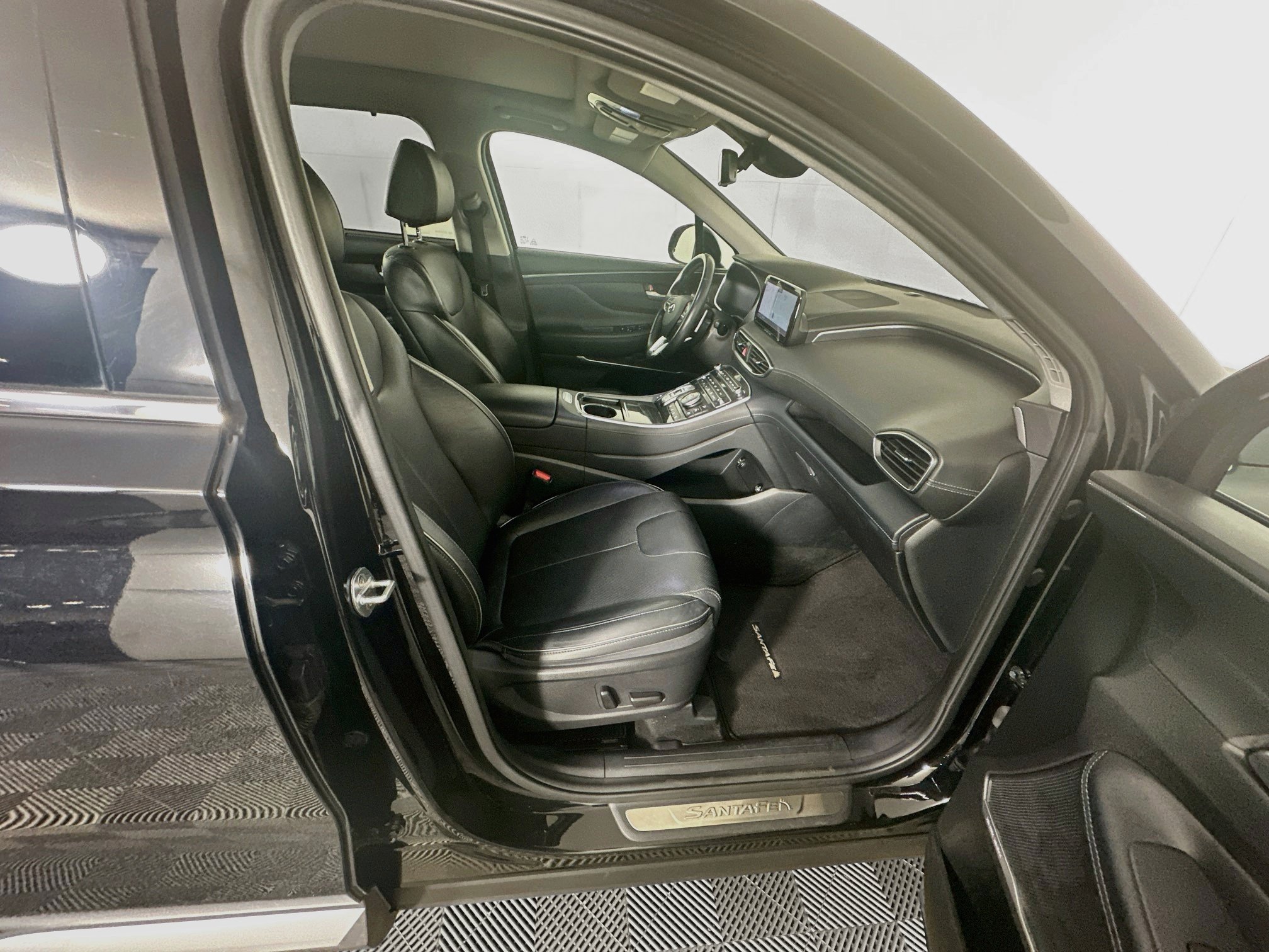 Used 2021 Hyundai Santa Fe Limited AWD/4WD image 32