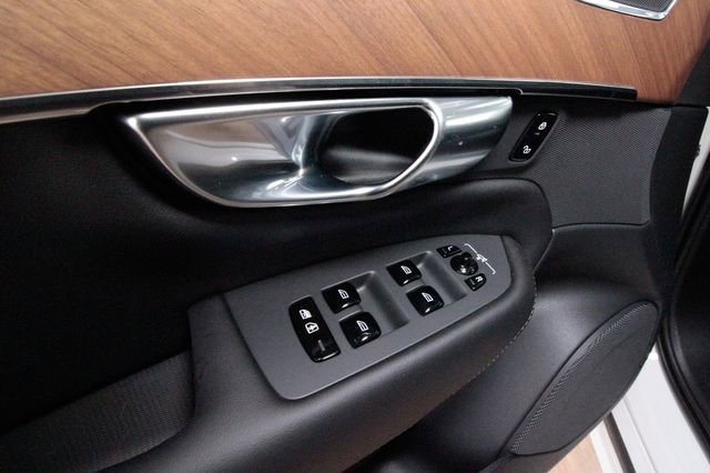 Certified 2025 Volvo XC90 B6 Plus w/ Protection Package Premier image 17