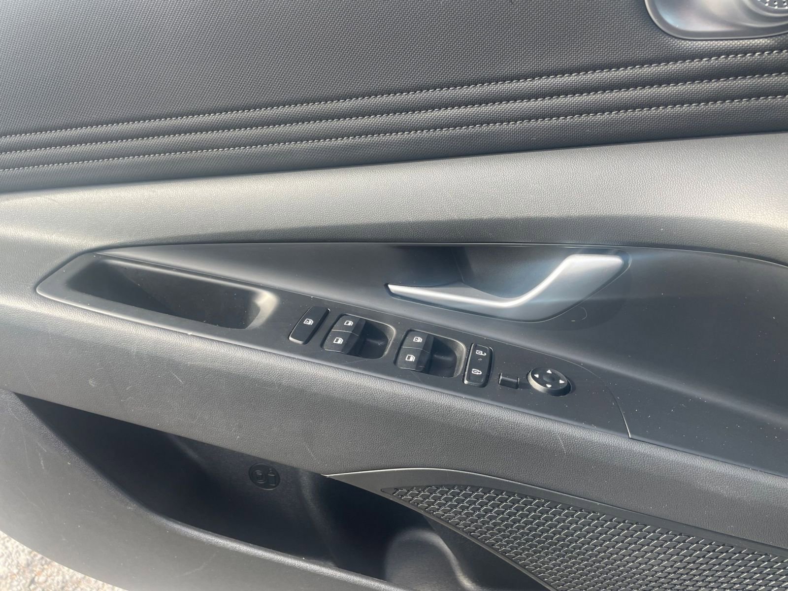 Used 2025 Hyundai Elantra SEL image 20