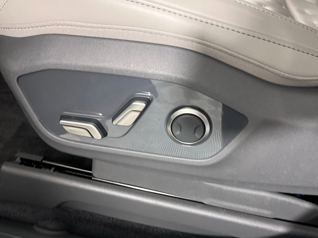 Used 2025 Kia EV9 Wind image 21