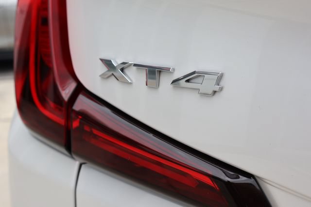 Used 2022 Cadillac XT4 Premium Luxury w/ Enhanced Visibility Package FWD image 8