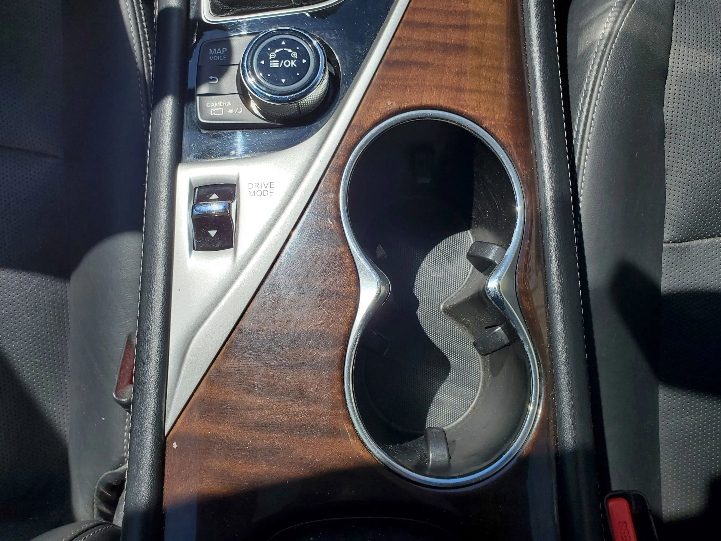 Used 2015 INFINITI Q50 Premium w/ Deluxe Touring Package AWD/4WD image 39