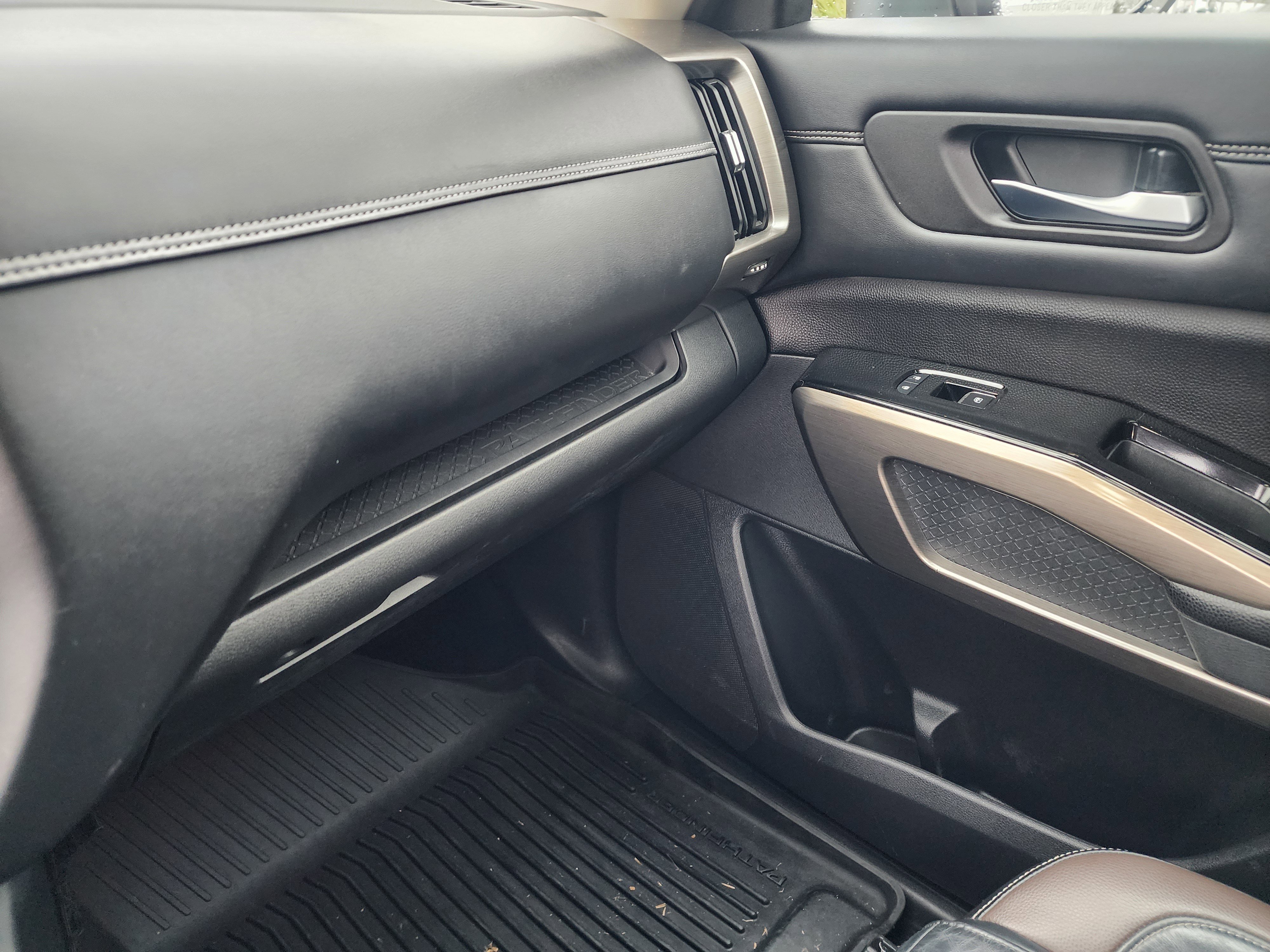 Used 2022 Nissan Pathfinder Platinum w/ Cargo Package image 36