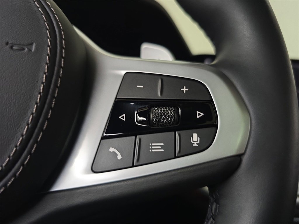 Used 2021 BMW X7 M50i w/ Executive Package image 22