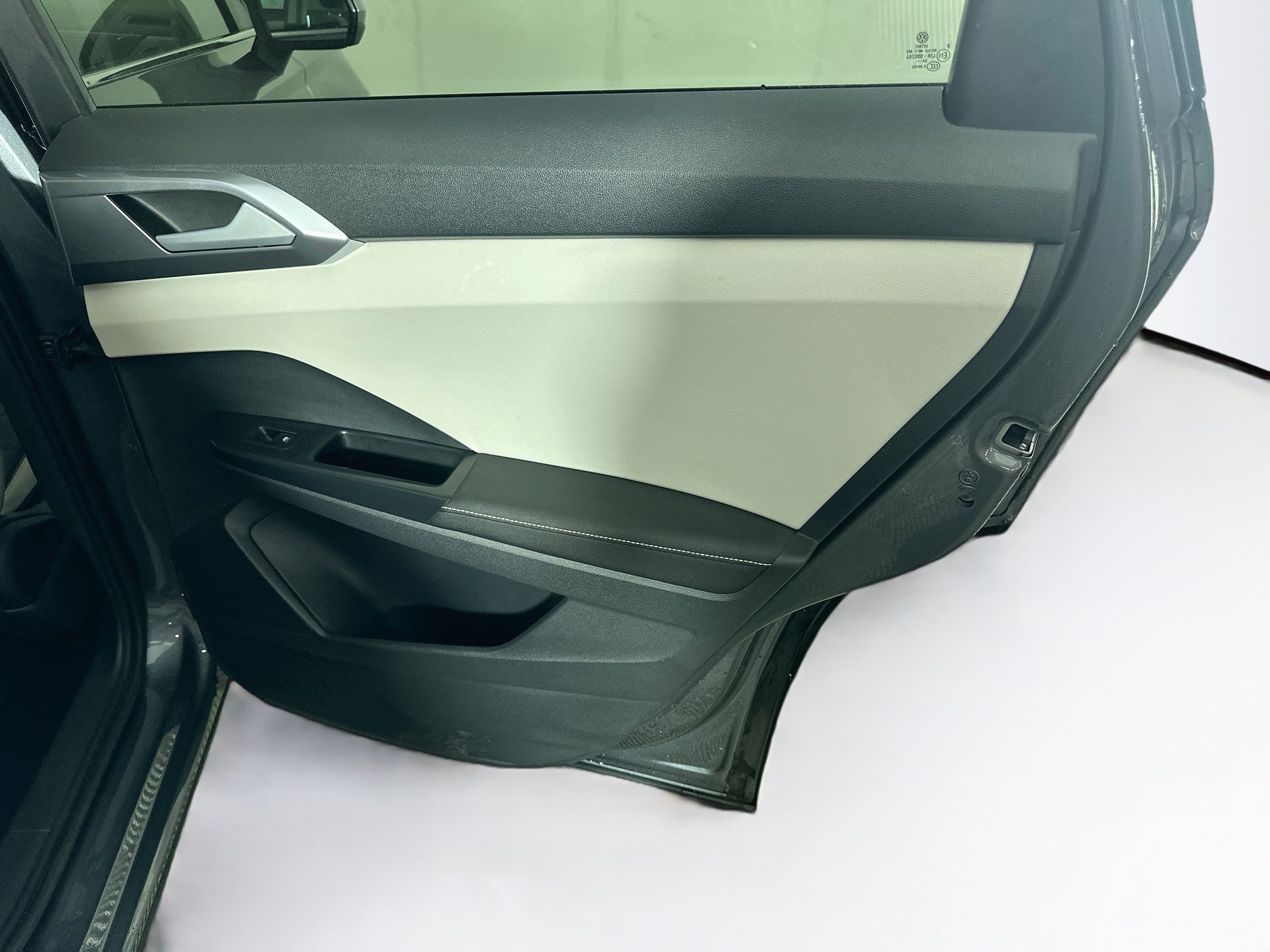Used 2025 Volkswagen Taos SE FWD image 28