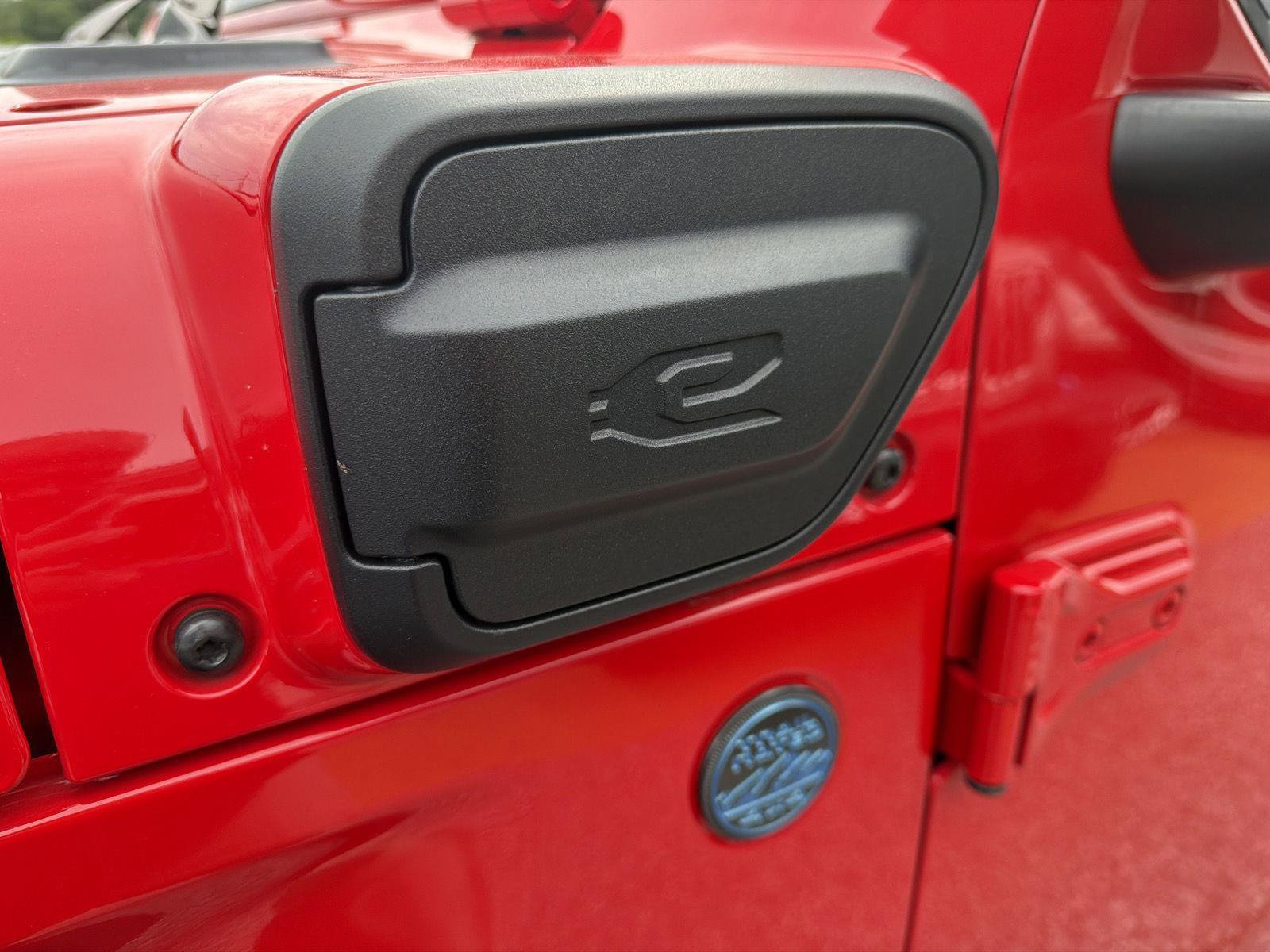 Used 2022 Jeep Wrangler Unlimited Rubicon 4xe w/ Cold Weather Group AWD/4WD image 8
