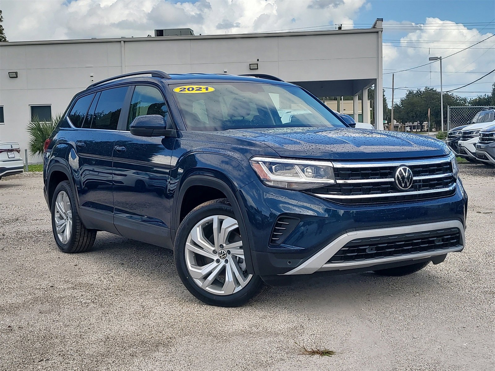Used 2021 Volkswagen Atlas SE image 2