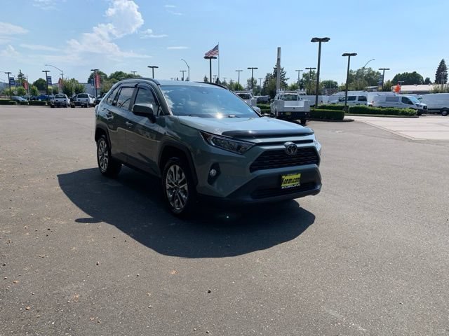 Used 2020 Toyota RAV4 XLE Premium FWD image 9