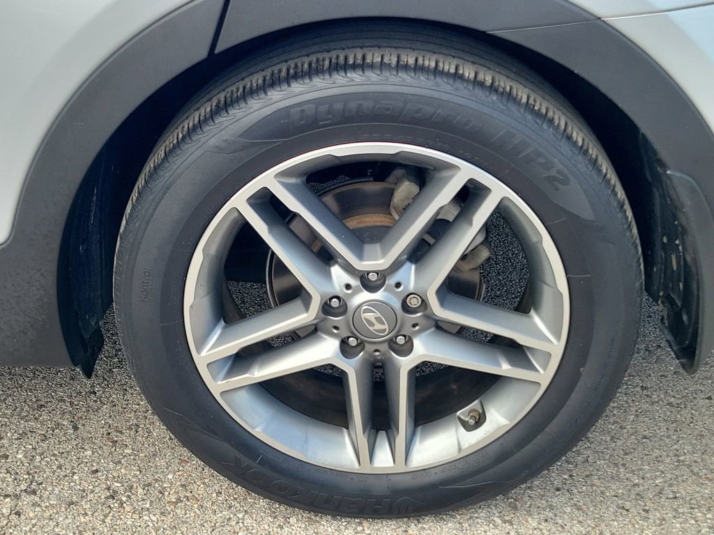 Used 2018 Hyundai Santa Fe Limited w/ Cargo Package image 12