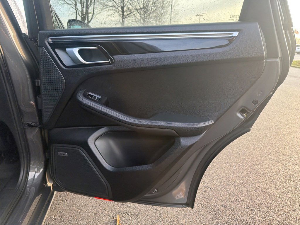Used 2018 Porsche Macan image 22