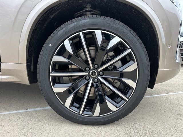 New 2026 Volvo XC90 T8 Ultra w/ Protection Package image 9