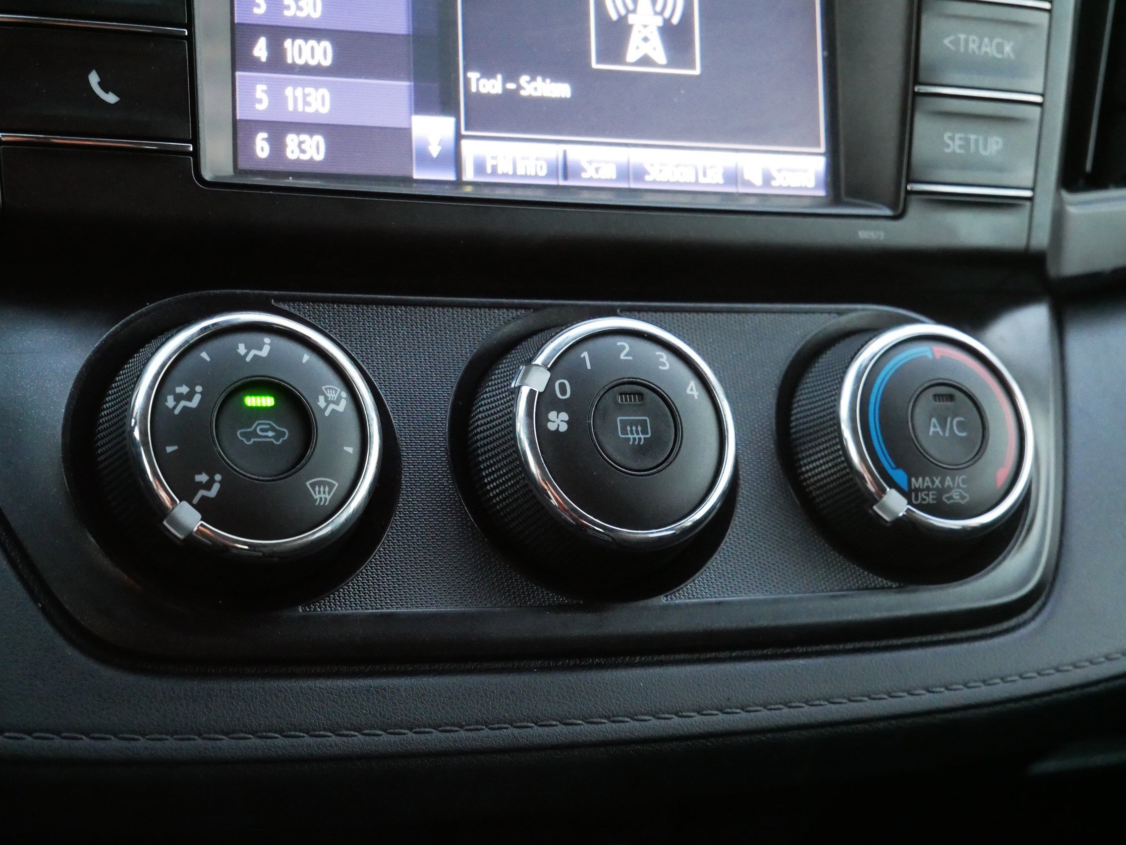 Used 2018 Toyota RAV4 LE w/ All Weather Liner Package image 23