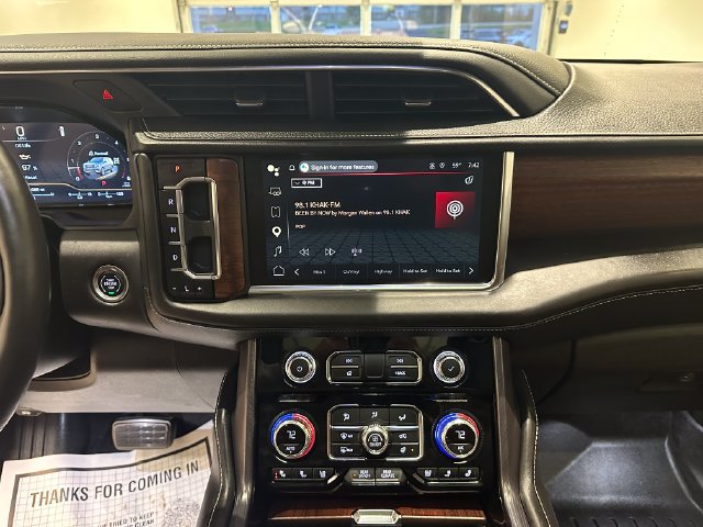 Used 2024 GMC Yukon XL Denali Ultimate AWD/4WD image 13
