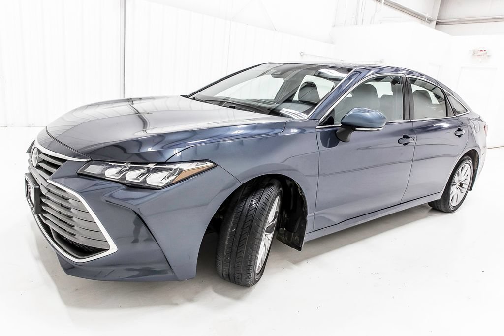 Used 2021 Toyota Avalon XLE w/ Moonroof Package FWD image 2