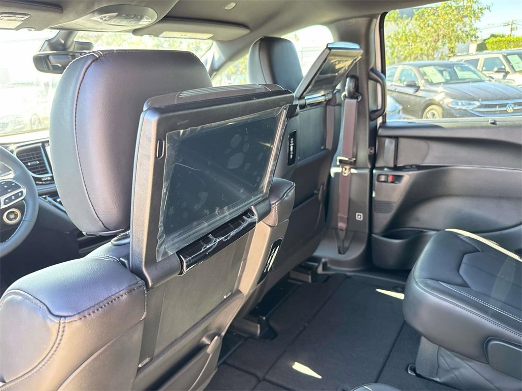 New 2026 Chrysler Pacifica Select image 18
